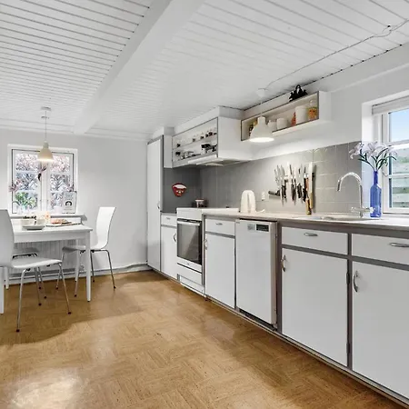 4 Bedroom Awesome In *