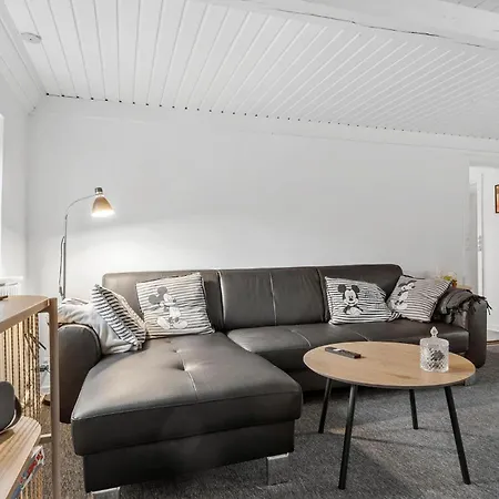 4 Bedroom Awesome In Dom wakacyjny Grenå