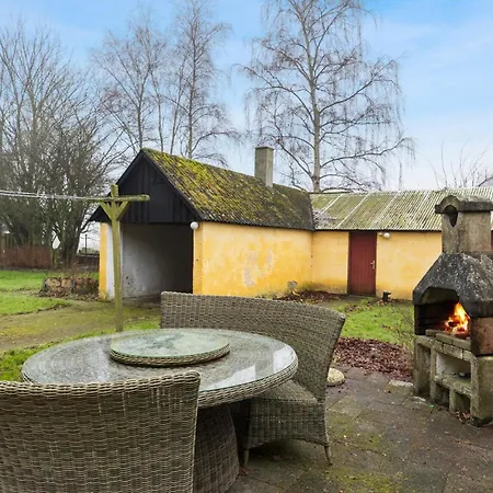 4 Bedroom Awesome In Dom wakacyjny