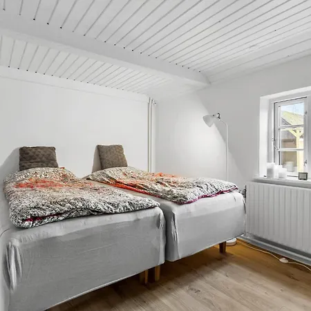 4 Bedroom Awesome In Dom wakacyjny *