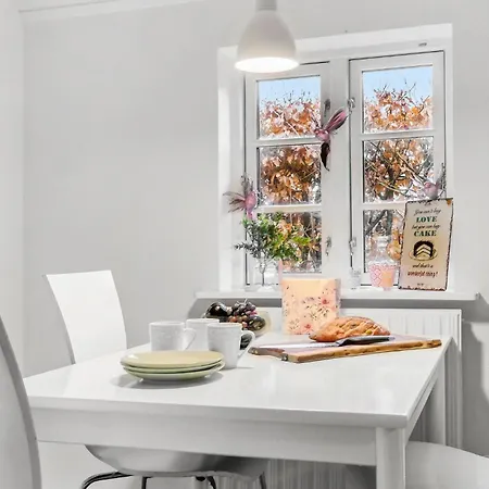 Dom wakacyjny 4 Bedroom Awesome In *