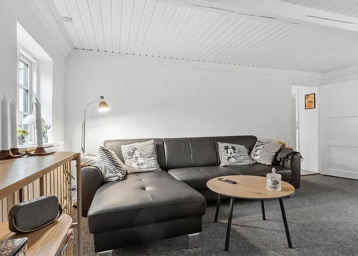 4 Bedroom Awesome In Semesterbostad Grenå