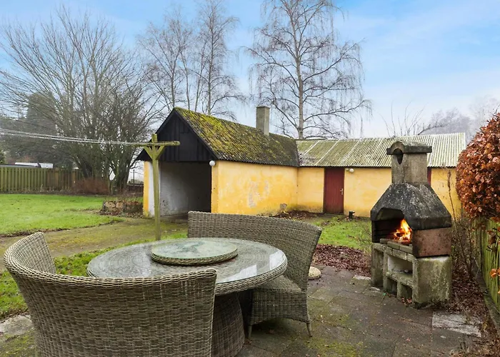 4 Bedroom Awesome In Semesterbostad