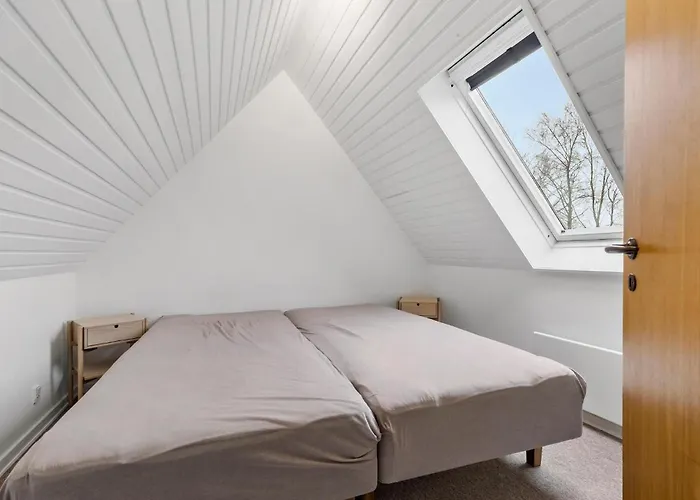 4 Bedroom Awesome In Semesterbostad Grenå