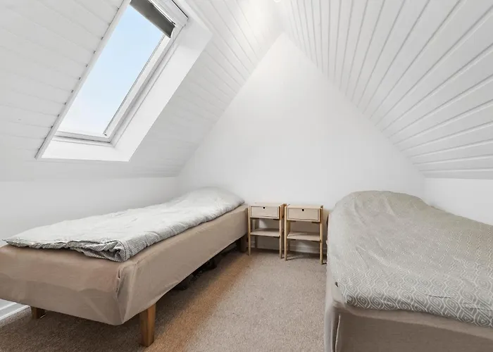 4 Bedroom Awesome In *