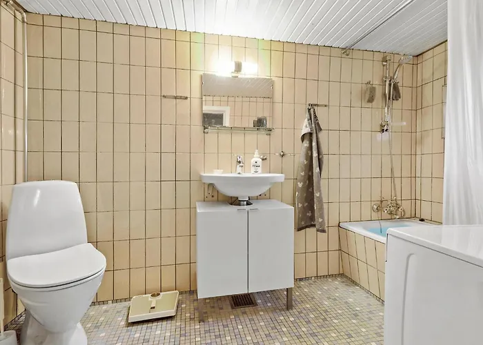 4 Bedroom Awesome In *